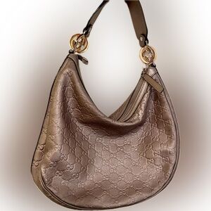 Unique Gucci shoulder bag with leather sample